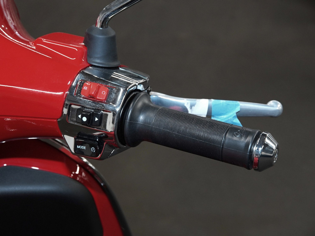 Bild 9 - Primavera RED 125 RST E5 +
