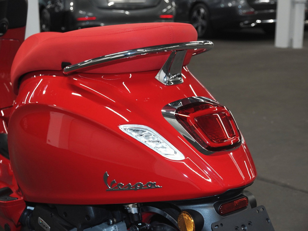 Bild 11 - Primavera RED 125 RST E5 +