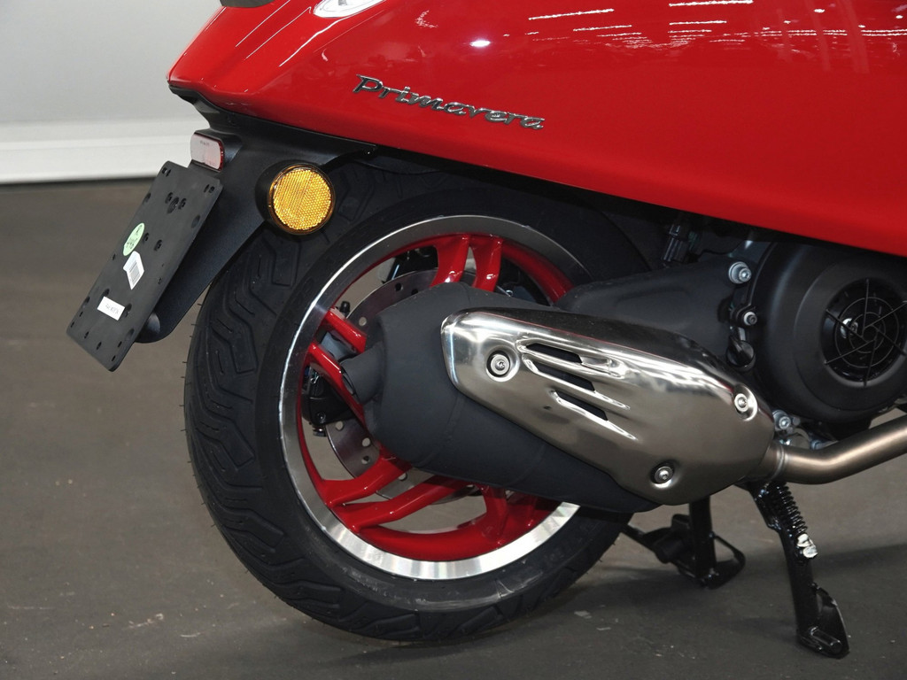 Bild 12 - Primavera RED 125 RST E5 +
