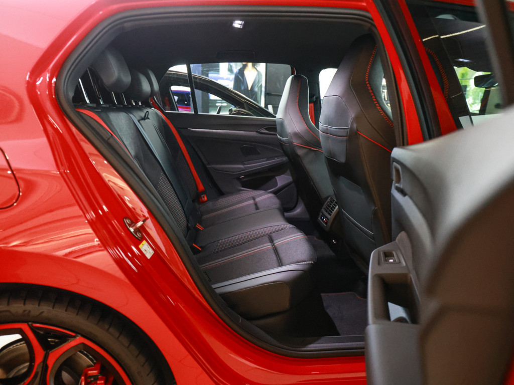 Bild 6 - Golf VIII GTI EDITION 50 2.0 TSI DSG 325 PS