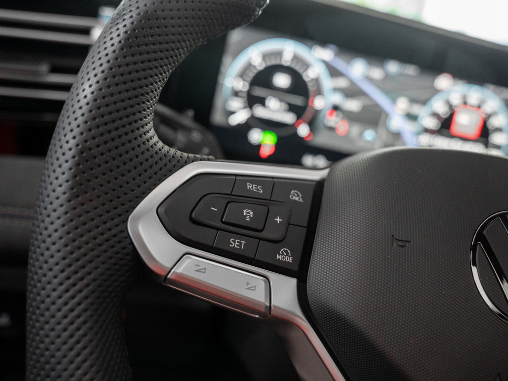 Bild 23 - Tiguan R-Line 2.0 l TDI 4MOTION DSG DCC Pano AHK