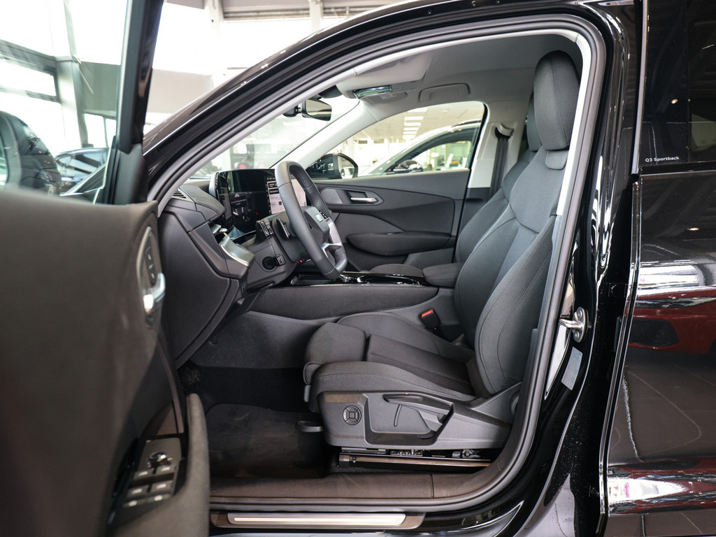 Bild 10 - Q3 Sportback e-hybrid S Line AHK Tech Plus