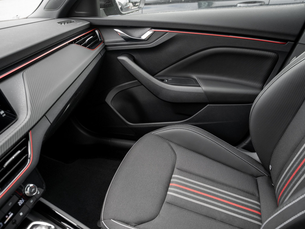 Bild 25 - Scala Monte Carlo 1.5 TSI DSG Pano AHK Navi ACC