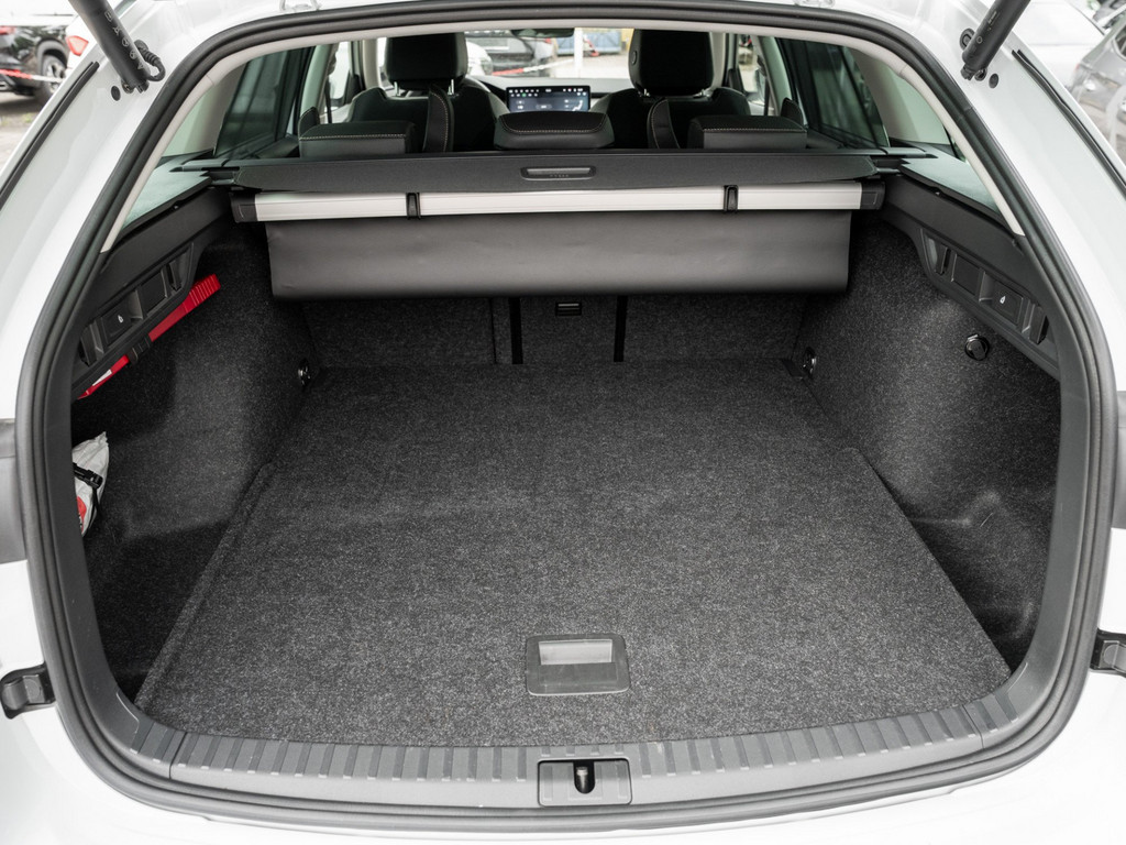 Bild 30 - OCTAVIA C. SELECTION 1.5 TSI e-TEC DSG Kam. Navi