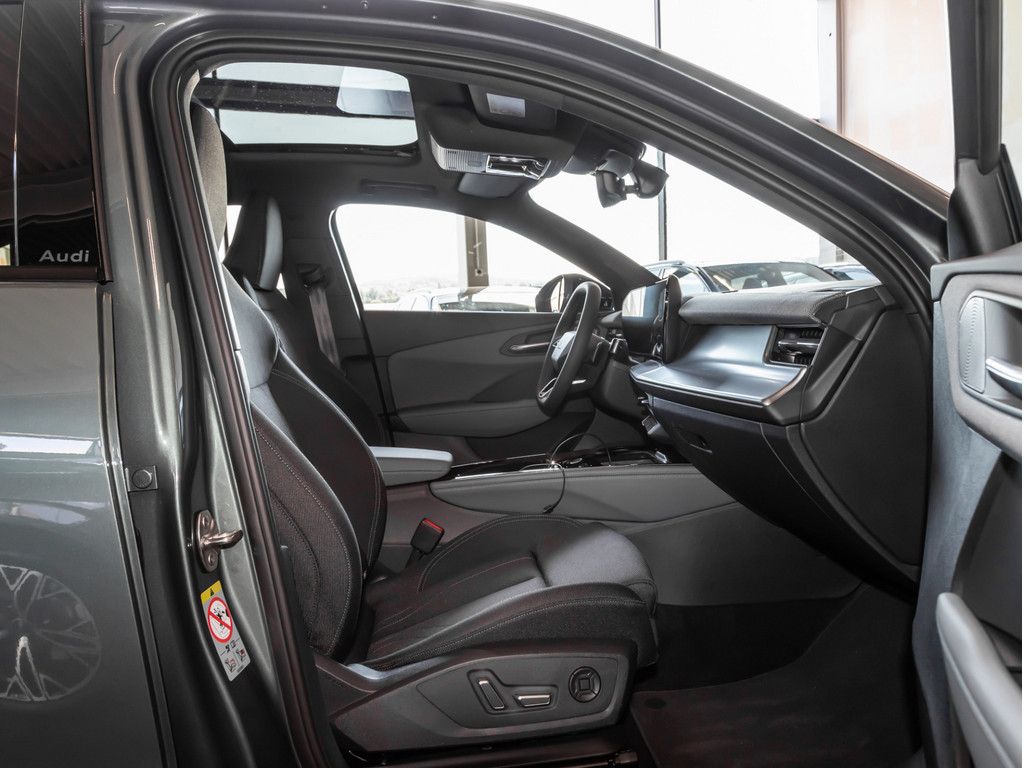 Bild 3 - Q3 Sportback e-hybrid S Line AHK Pano Tech Pro