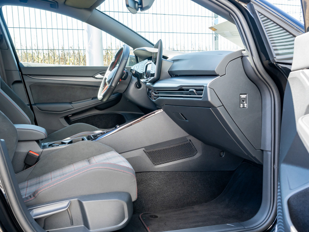 Bild 3 - Golf VIII 2.0 TSI DSG GTI