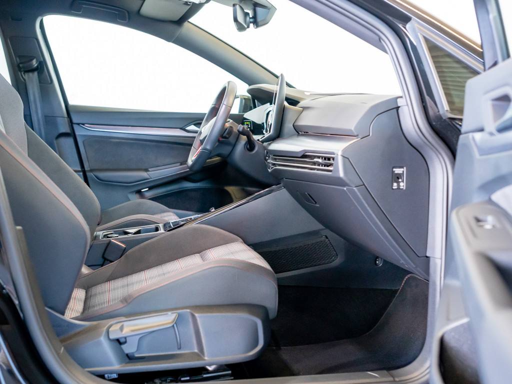 Bild 2 - Golf VIII 2.0 TSI DSG GTI