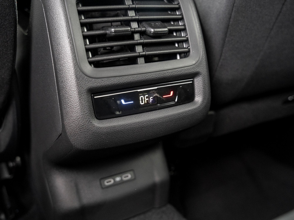 Bild 10 - T-Roc Life 1.5 l eTSI DSG AHK Kam. Navi ACC