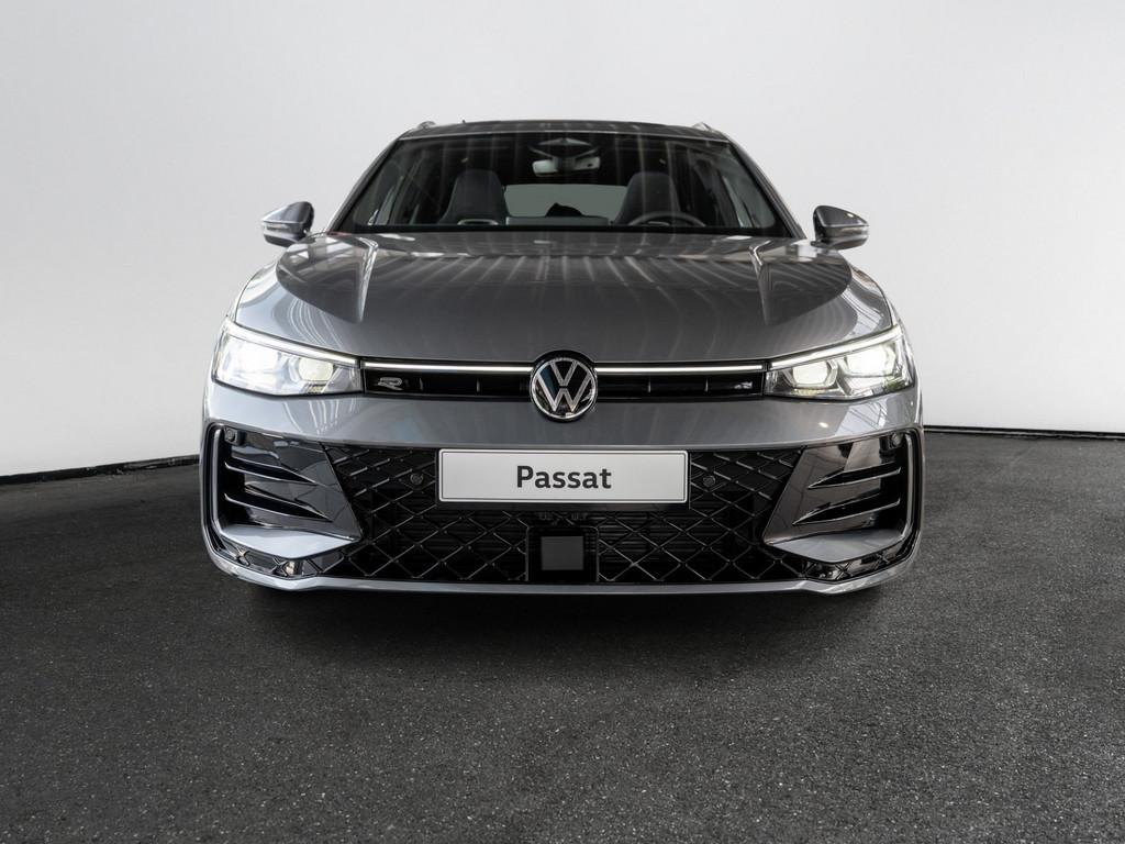 Bild 3 - Passat R-Line 2.0 l TDI DSG Pano R-Line IQLight