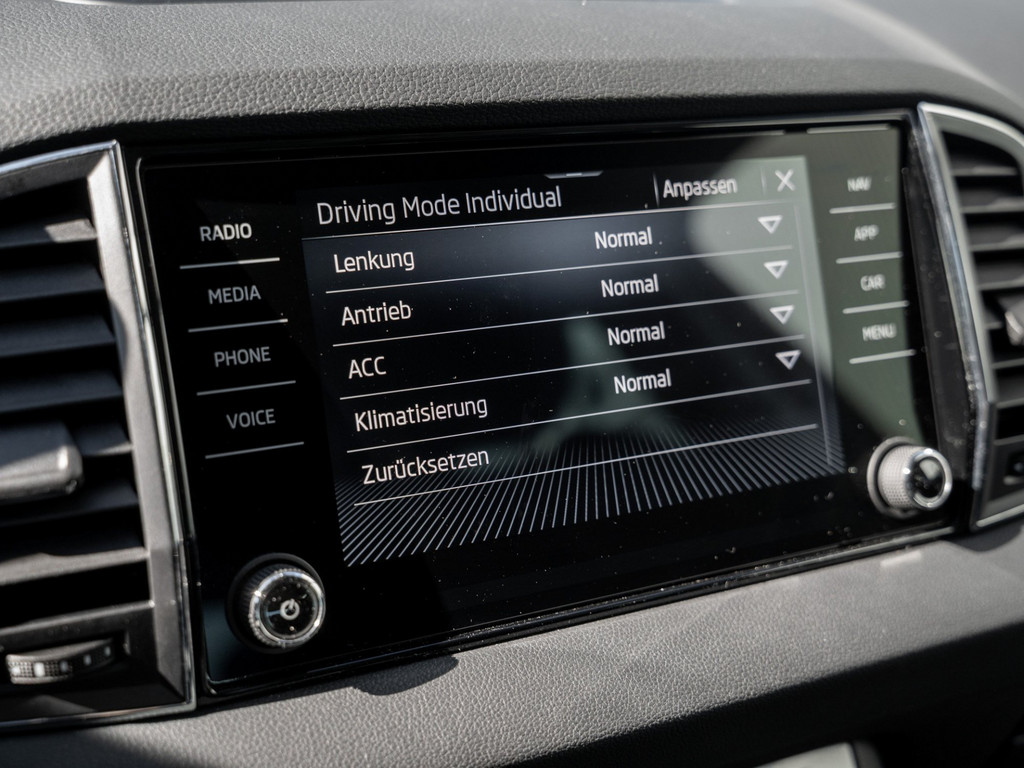 Bild 18 - KAROQ STYLE 1.5 TSI DSG AHK Kam. Navi Virtual LM