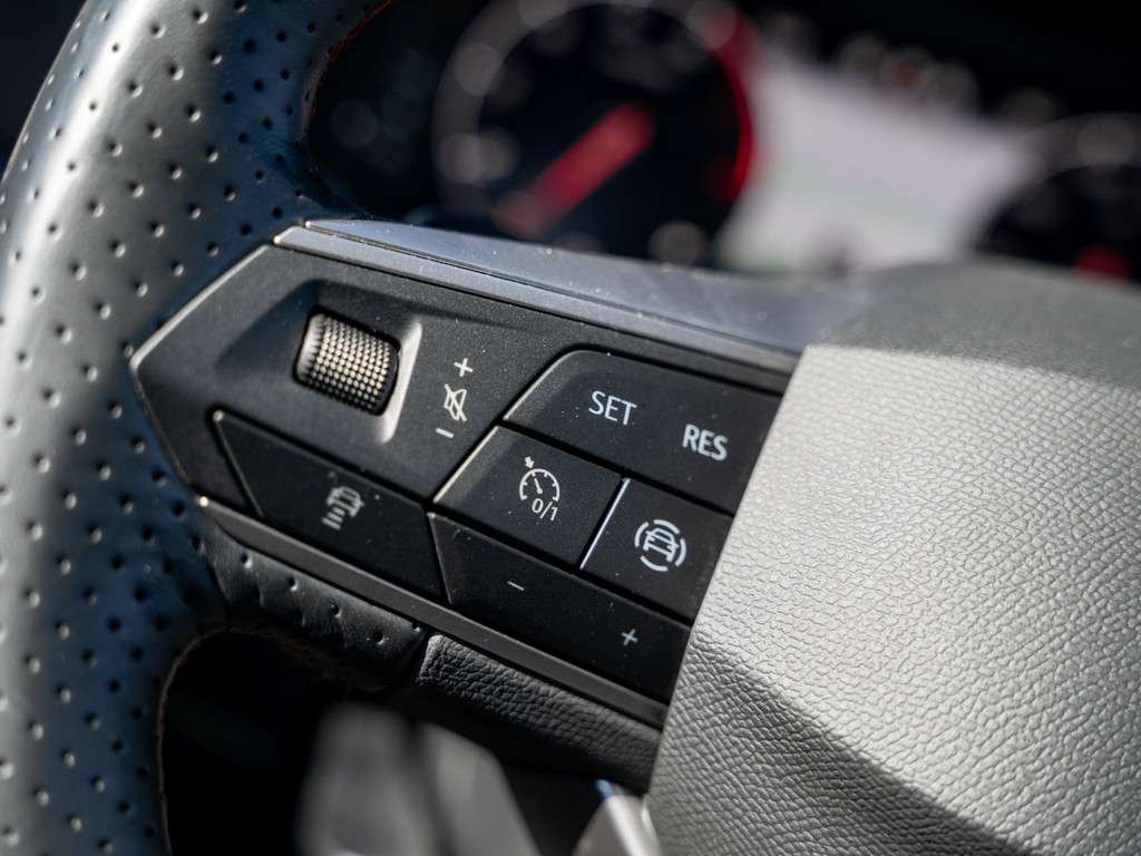 Bild 21 - ARONA FR 1.0 TSI DSG Kam. Navi Virtual ACC LED