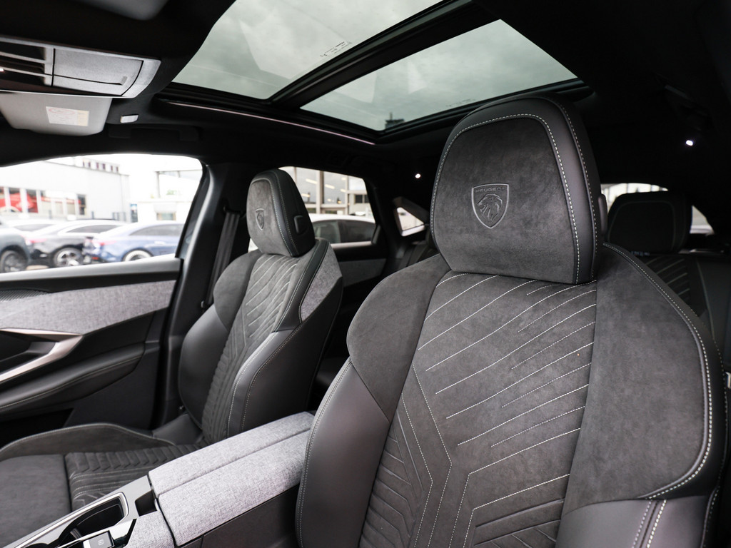 Bild 29 - 3008 GT HYBRID 145 e-DSC6