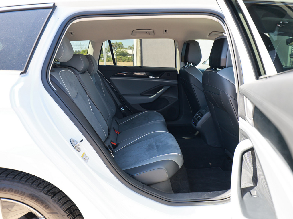 Bild 4 - Passat Variant Business 1,5 l eTSI DSG