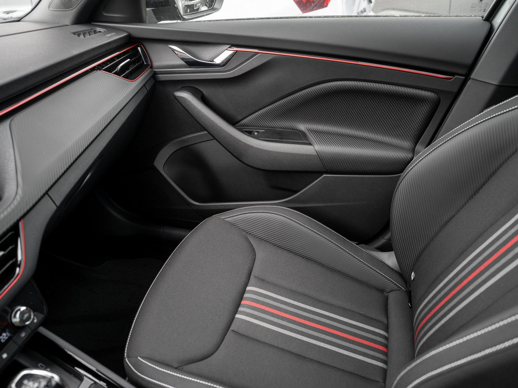 Bild 24 - Kamiq Monte Carlo 1.0 TSI DSG Pano AHK Navi ACC
