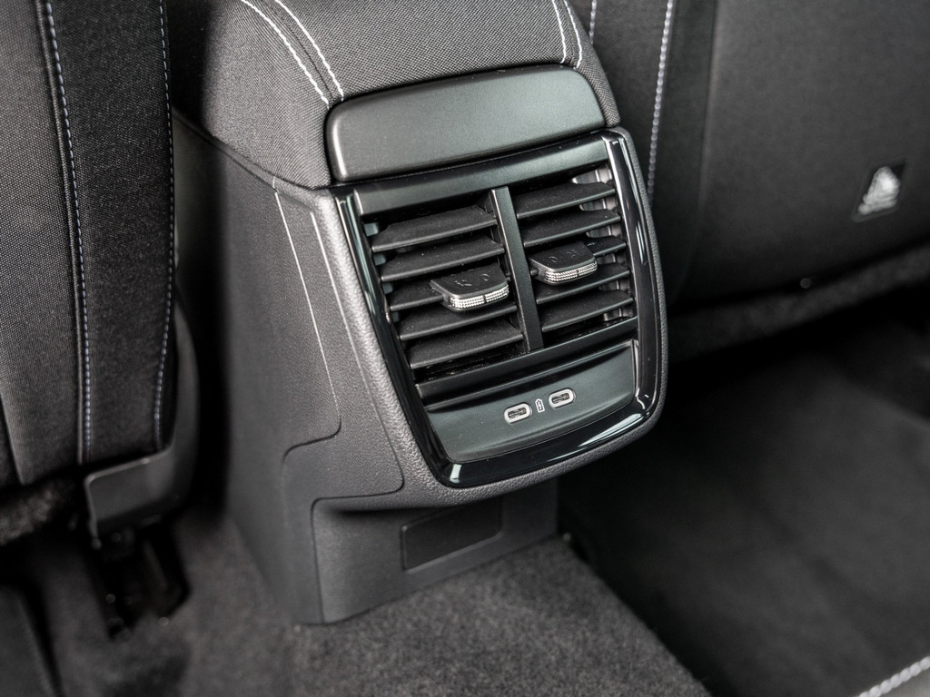 Bild 12 - Kamiq Monte Carlo 1.5 TSI DSG Pano AHK Navi ACC