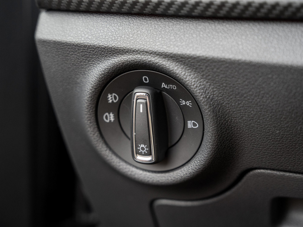 Bild 28 - Kamiq Monte Carlo 1.5 TSI DSG Pano AHK Navi ACC