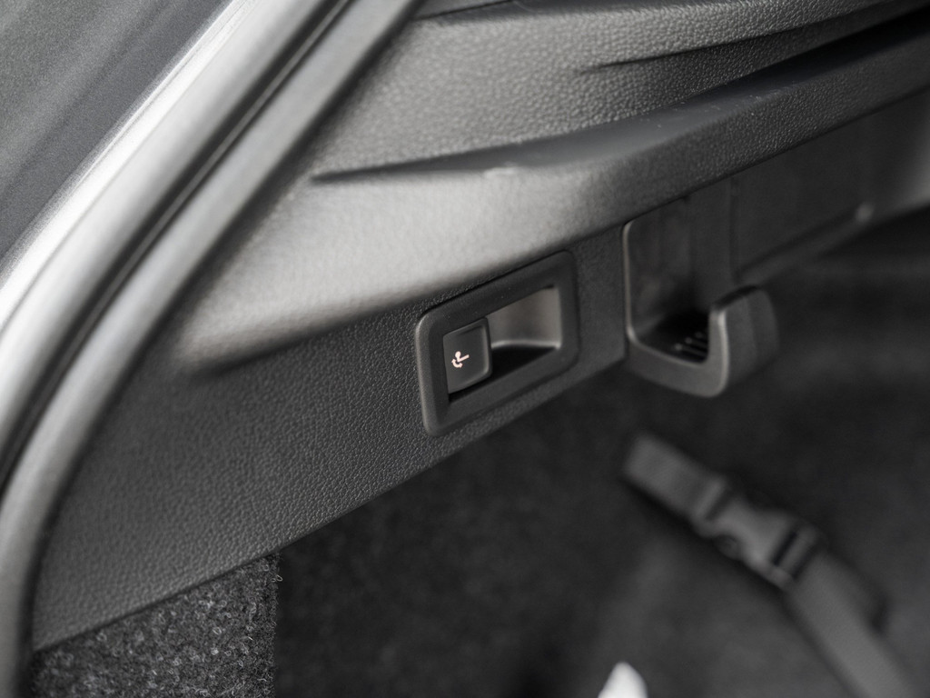Bild 32 - Kamiq Monte Carlo 1.5 TSI DSG Pano AHK Navi ACC