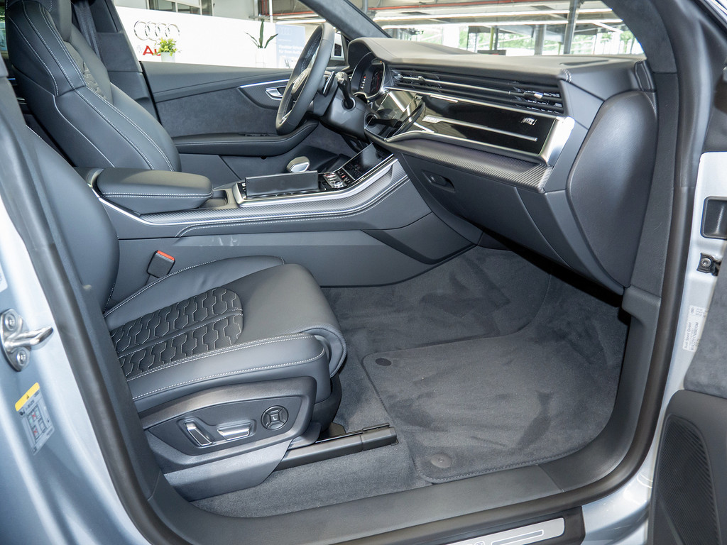 Bild 3 - RS Q8 performance