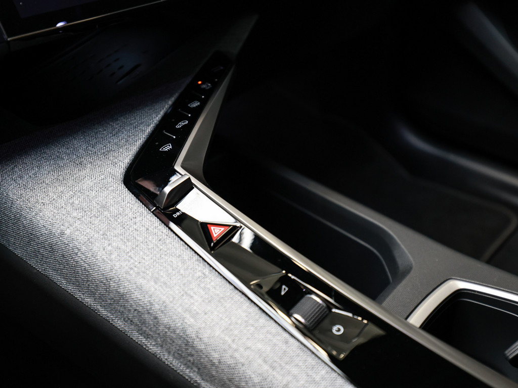 Bild 16 - 3008 Allure Business HYBRID 145 e-DSC6