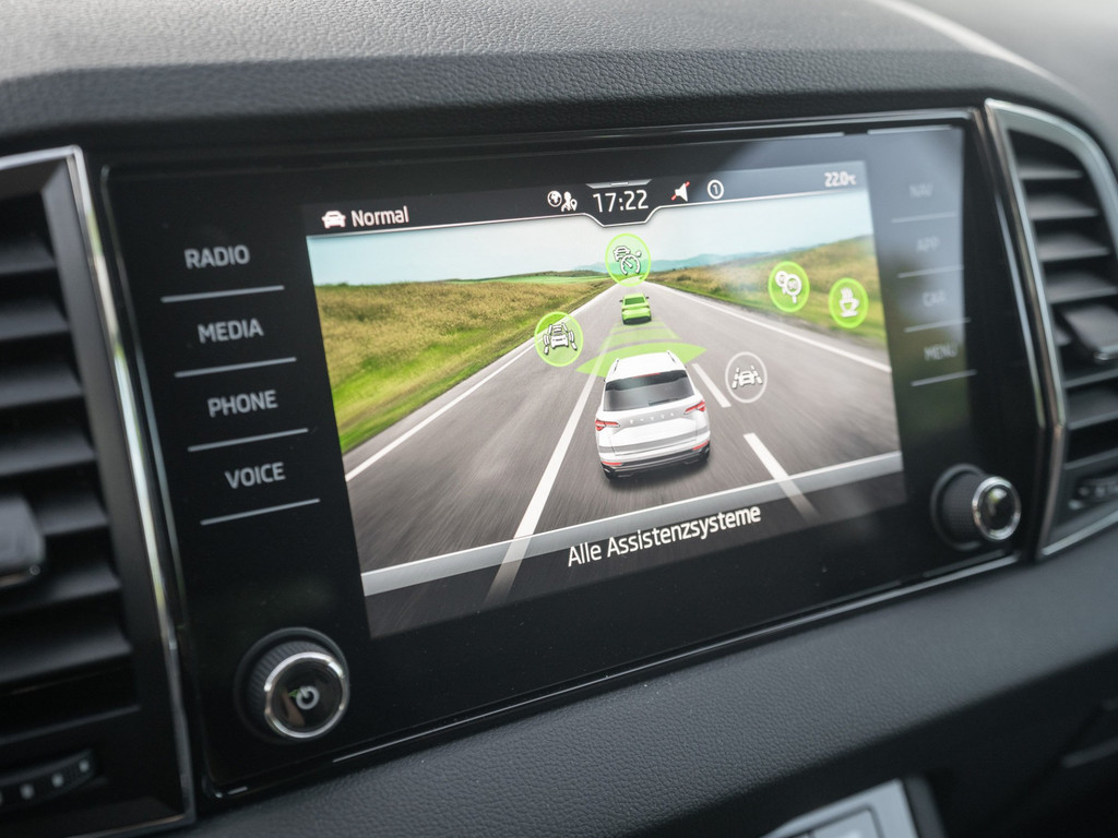 Bild 16 - Karoq Style Kam. Navi Standh. Virtual 360 ACC