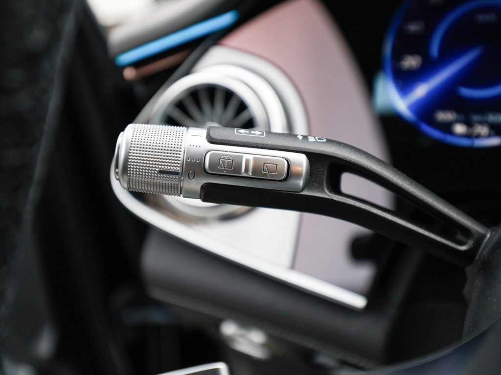 Bild 33 - EQS 450 + SUV AMG Sport Premium + Hyperscreen