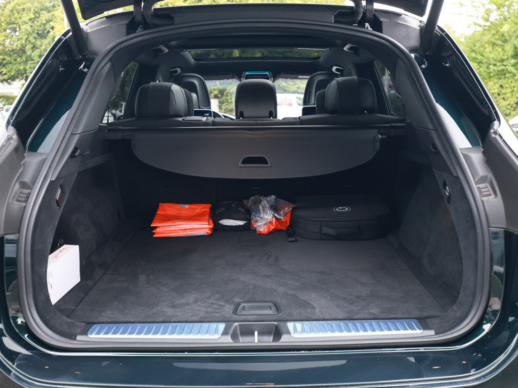 Bild 37 - EQS 450 + SUV AMG Sport Premium + Hyperscreen