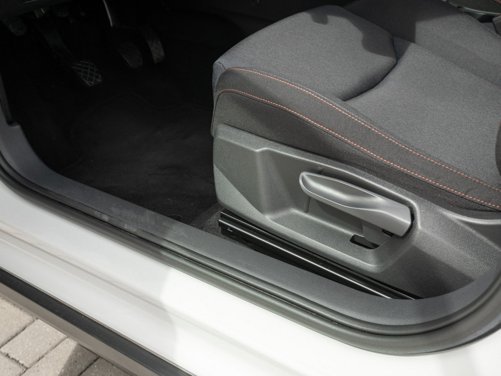 Bild 25 - ARONA FR 1.0 TSI Navi Virtual KeyLess KlimaA LED