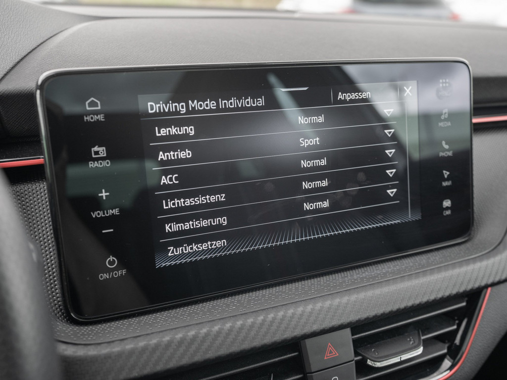 Bild 19 - KAMIQ MONTE CARLO 1.5 TSI DSG AHK Kam. Navi Pano