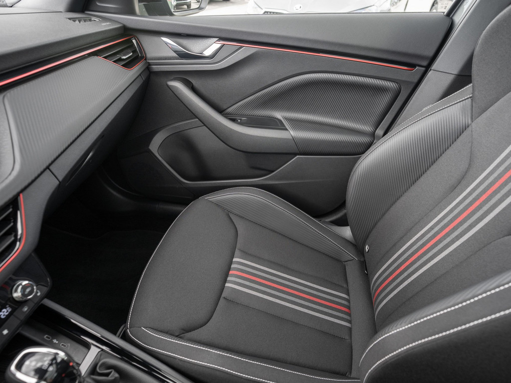 Bild 23 - KAMIQ MONTE CARLO 1.5 TSI DSG AHK Kam. Navi Pano