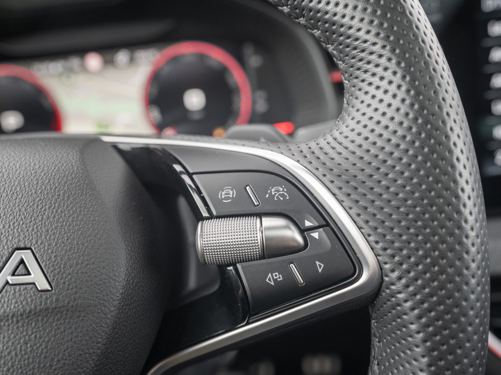 Bild 26 - KAMIQ MONTE CARLO 1.5 TSI DSG AHK Kam. Navi Pano