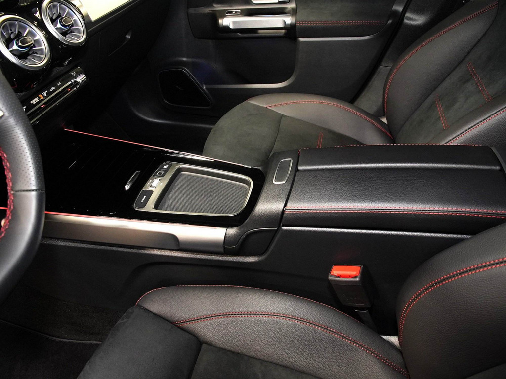 Bild 16 - GLB 220 d 4M AMG Sport Advanced +