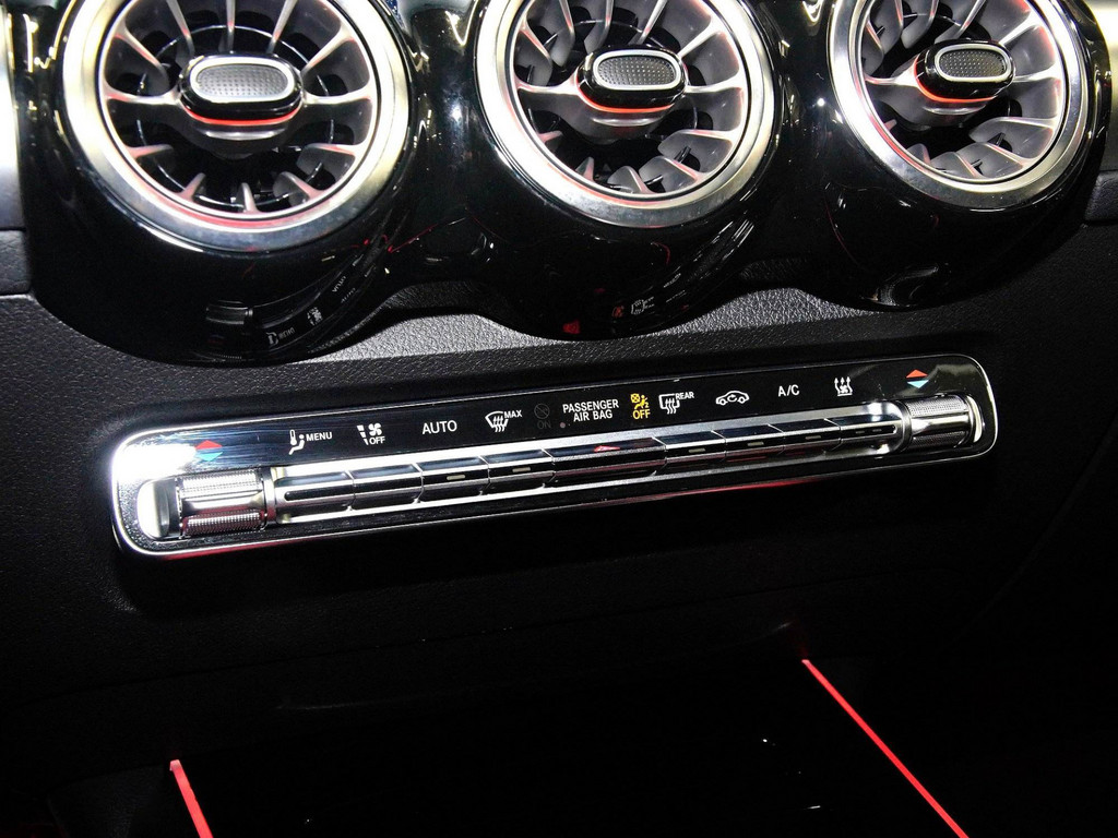Bild 16 - EQB 250 + AMG Sport Advanced +