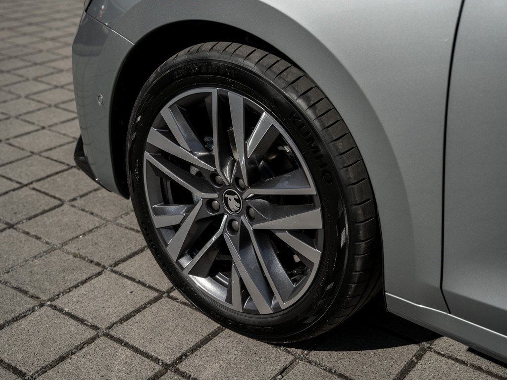 Bild 8 - Octavia Combi Sportline 2.0 TDI DSG AHK Navi Pano