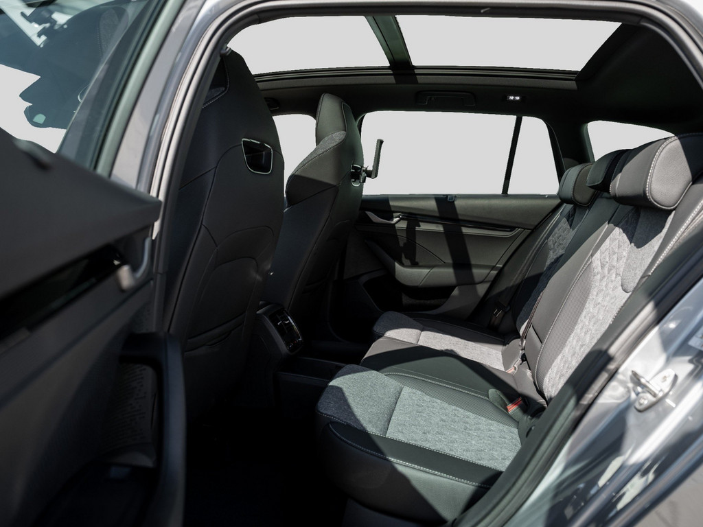 Bild 10 - Octavia Combi Sportline 2.0 TDI DSG AHK Navi Pano