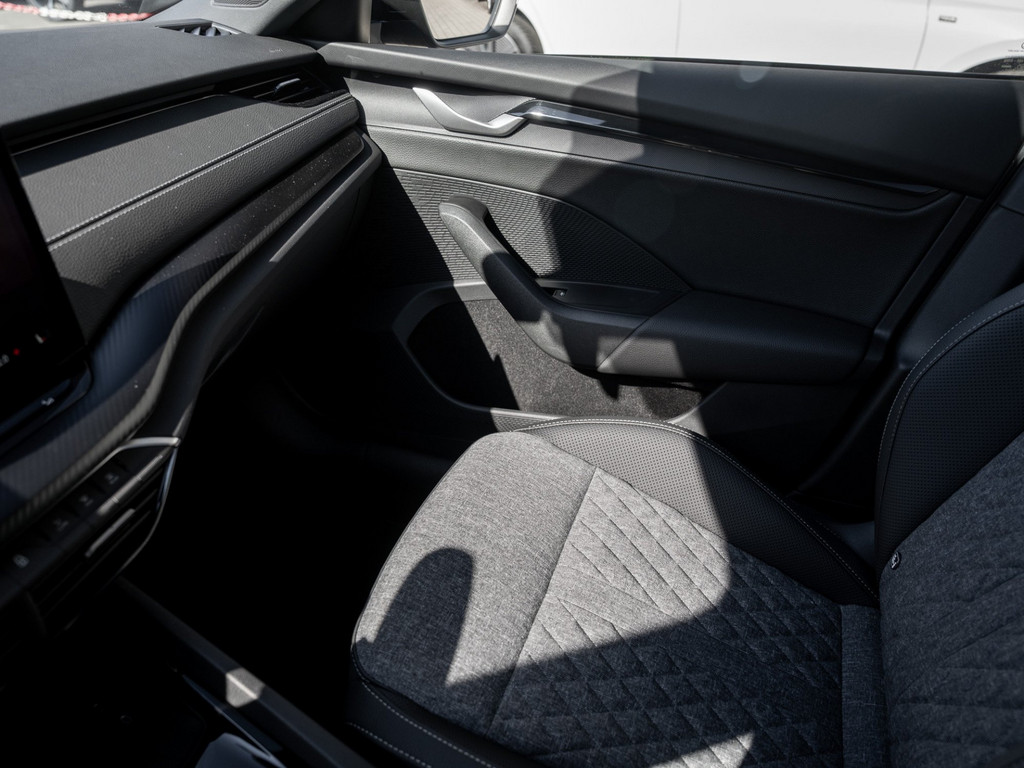 Bild 24 - Octavia Combi Sportline 2.0 TDI DSG AHK Navi Pano