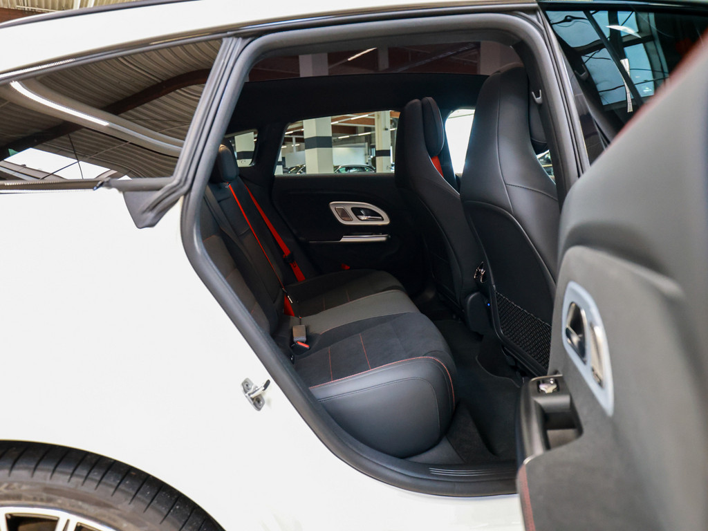 Bild 9 - CLA 250 + SB AMG Sport + Premium + Superscreen