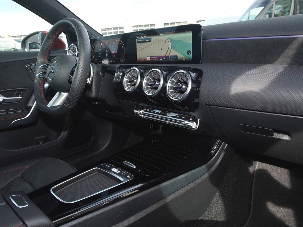 Bild 10 - A 200 AMG Sport Premium +
