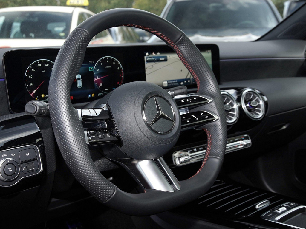 Bild 28 - A 200 AMG Sport Premium +