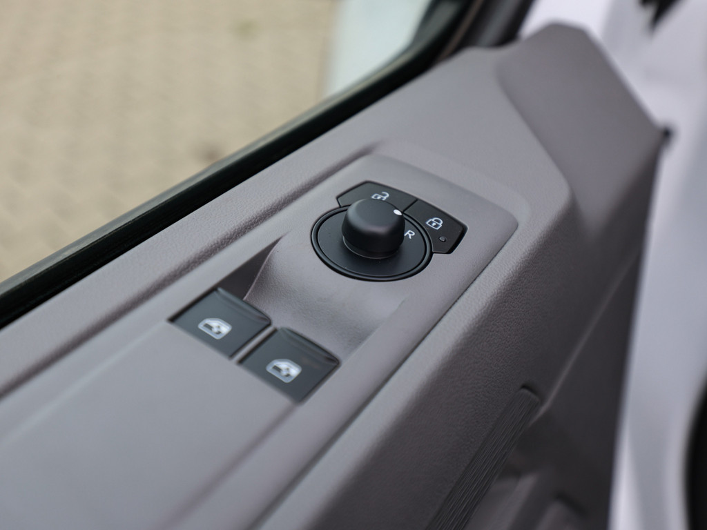Bild 28 - Transporter Kasten 2.0 TDI KR