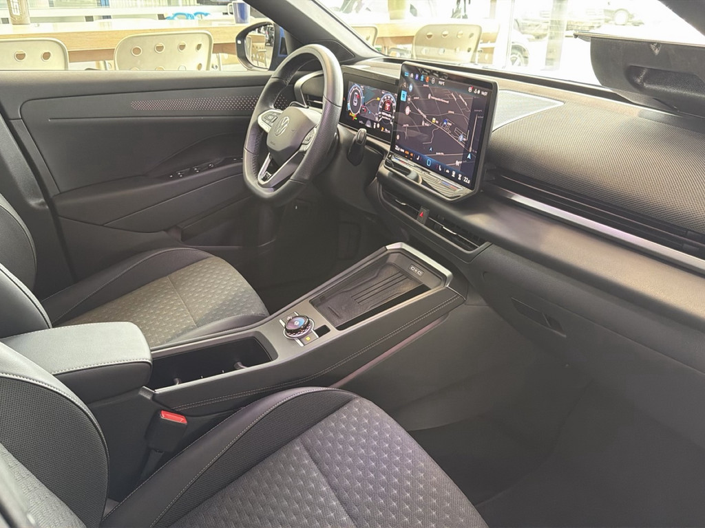 Bild 17 - T-Roc R-Line 1.5 l eTSI DSG
