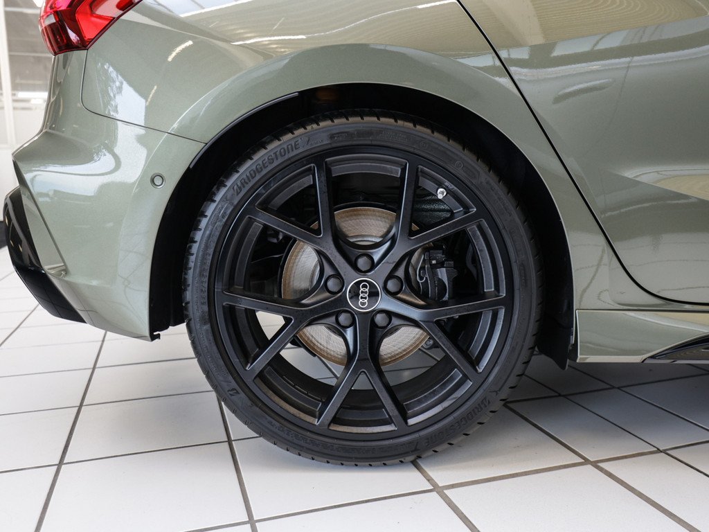 Bild 6 - RS3 Sportback quattro S tronic 280kmh Pano 360 Grad