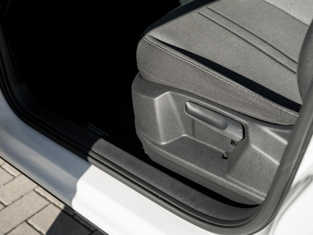 Bild 27 - ATECA STYLE 1.5 TSI AHK Kam. Navi Virtual KlimaA