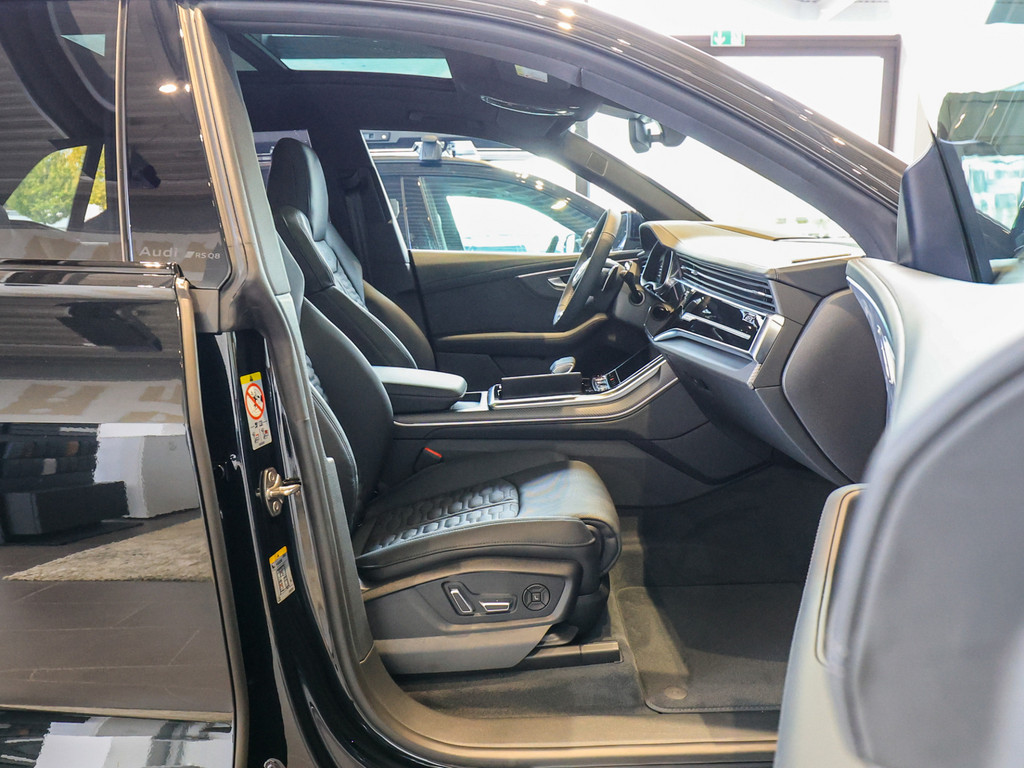 Bild 3 - RS Q8 SUV performance Black 305km/h AHK B&O Standhzg. Pano Massage