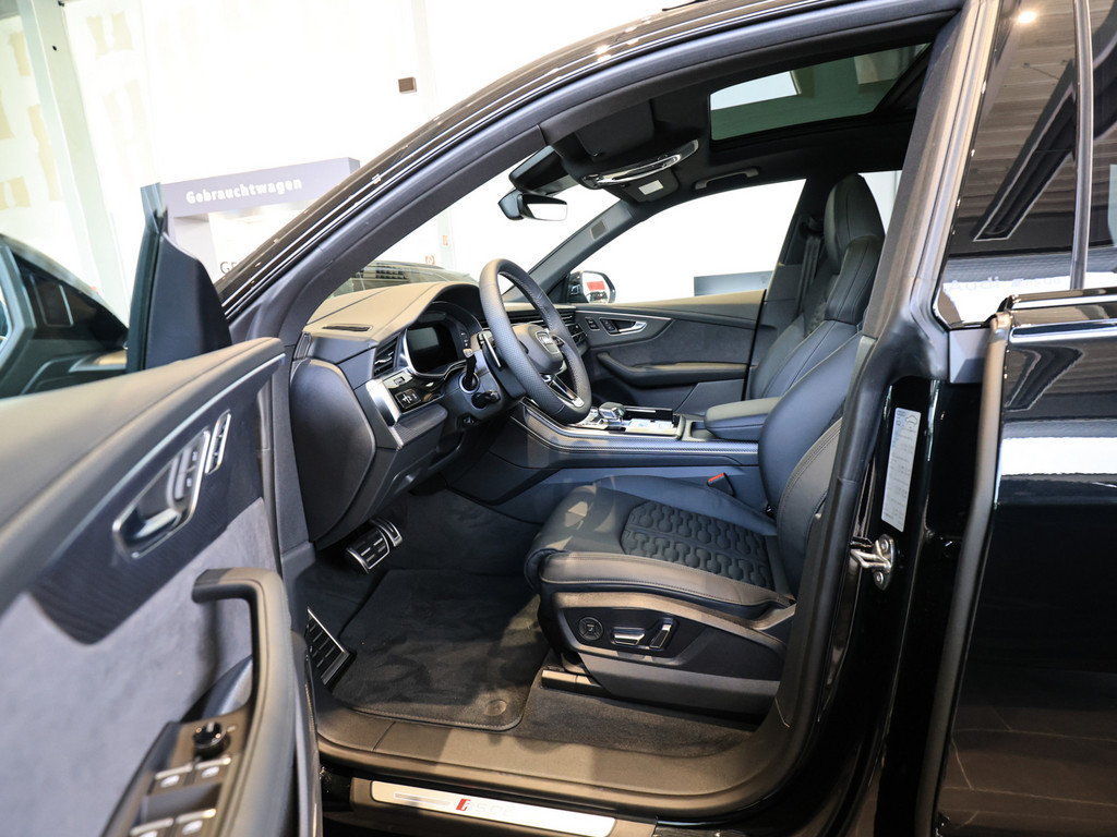 Bild 10 - RS Q8 SUV performance Black 305km/h AHK B&O Standhzg. Pano Massage