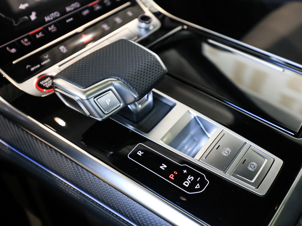 Bild 14 - RS Q8 SUV performance Black 305km/h AHK B&O Standhzg. Pano Massage