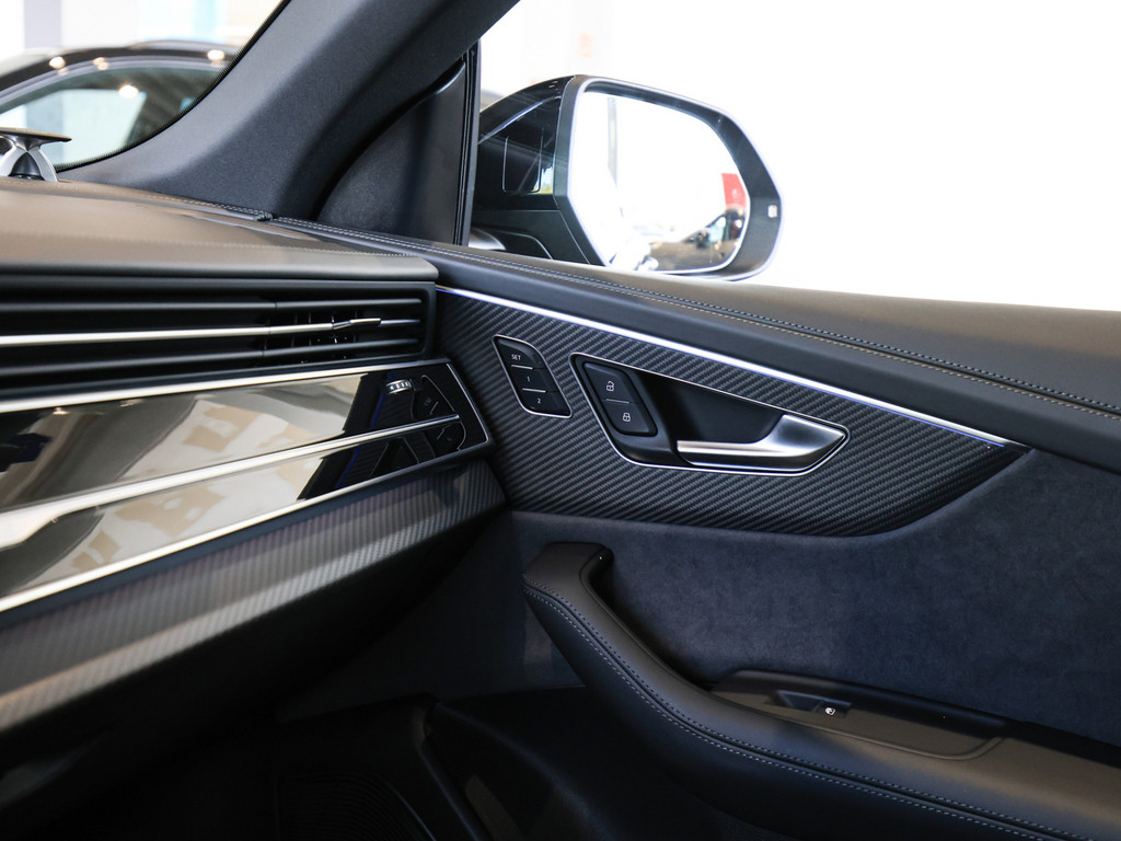 Bild 16 - RS Q8 SUV performance Black 305km/h AHK B&O Standhzg. Pano Massage