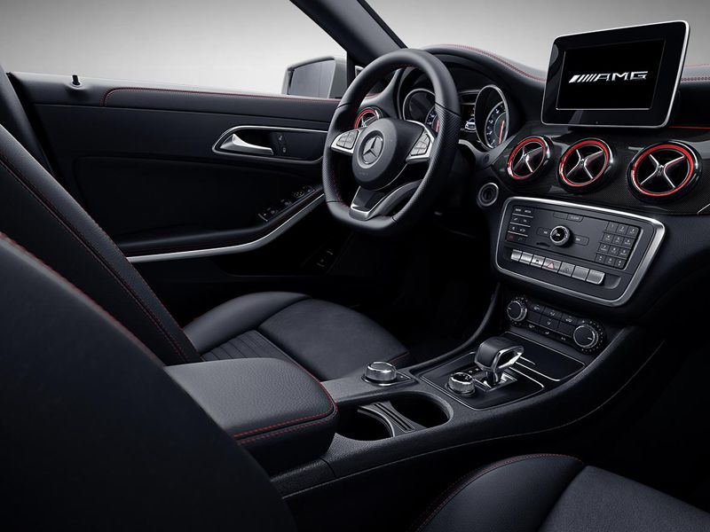 CLA_45_AMG_Coupe_Interieur_Mediadisplay_Multifunktionslenkrad_cockpit_800x600.jpg