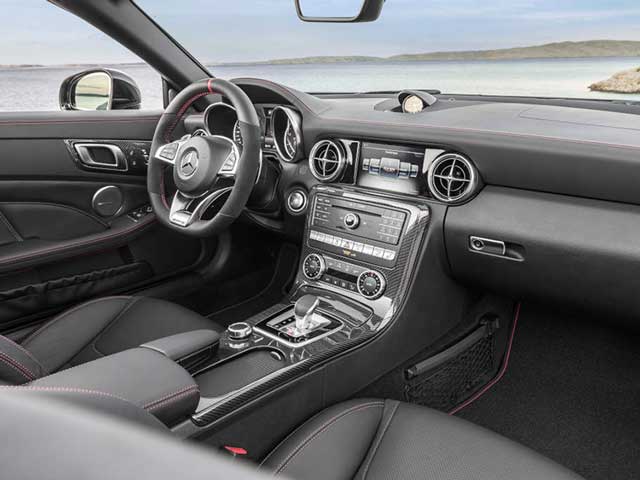 Das Interieur des Mercedes-AMG SLC 43. Jetzt erleben bei ROSIER