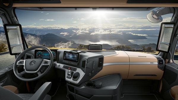 neues Interieur Mercedes-Benz Actros