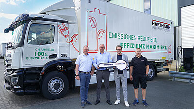 Fahrzeugübergabe an Hartmann International